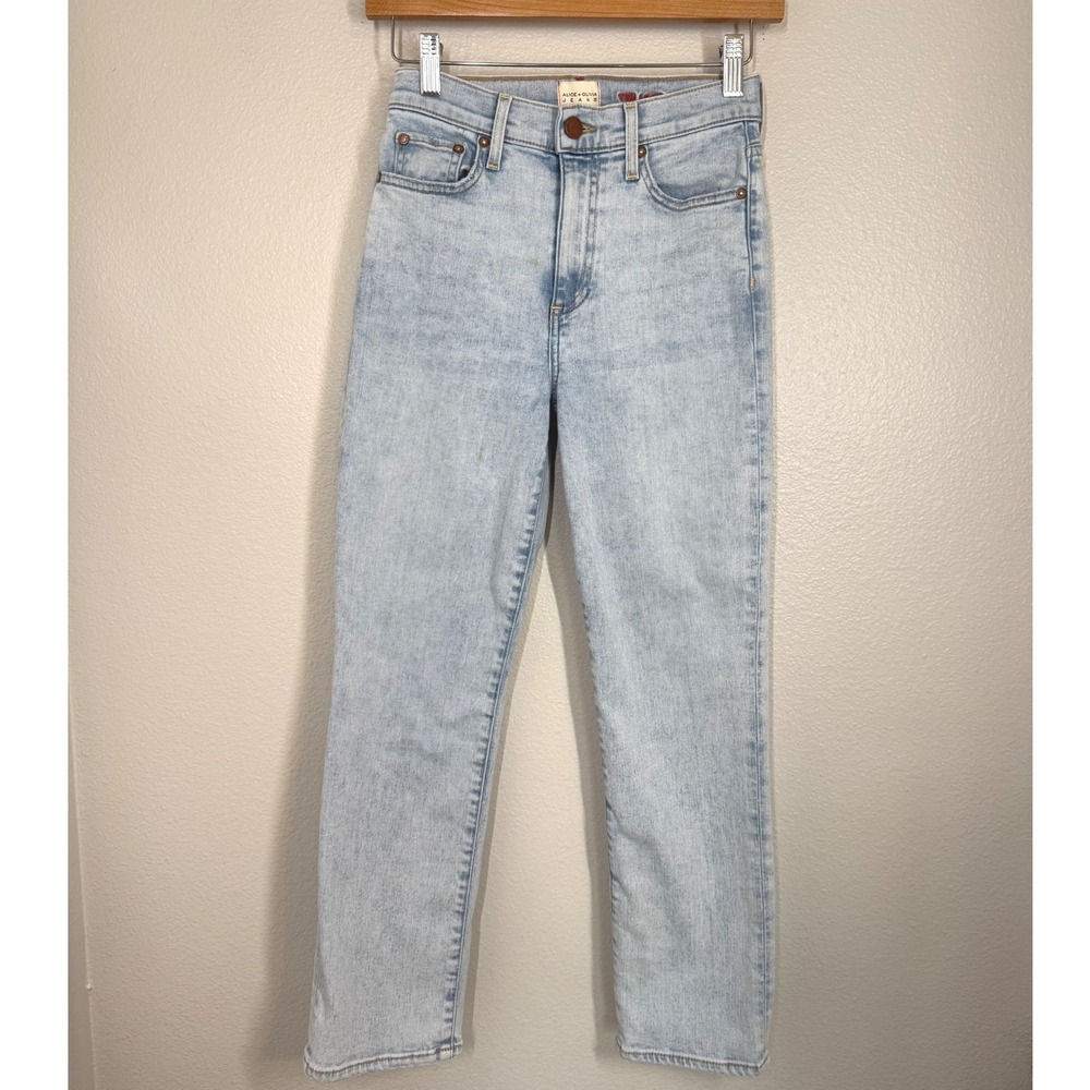 Women's Straight Leg Jeans - Light Blue
